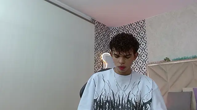 Snapshot of keahi_tay chatting on March 1, 2026, 11:45 am keahi tay online show from March 1, 2026, 11:45 am