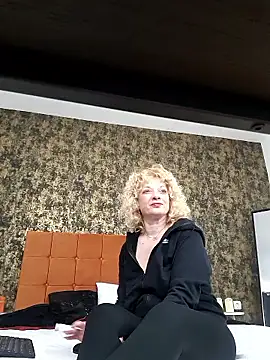 Snapshot of LaireeFelini chatting on February 28, 2026, 7:59 pm LaireeFelini online show from February 28, 2026, 7:59 pm