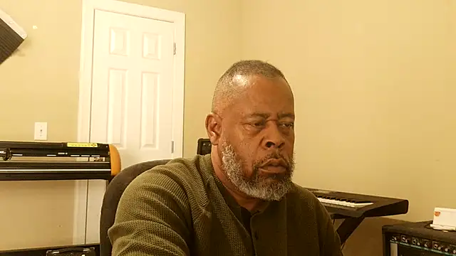 Cleozevo1961 online show from March 11, 2026, 9:21 pm