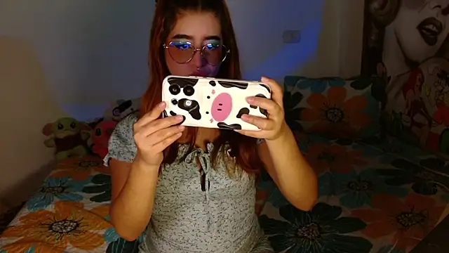 chloe roxy online show from April 8, 2026, 4:01 am