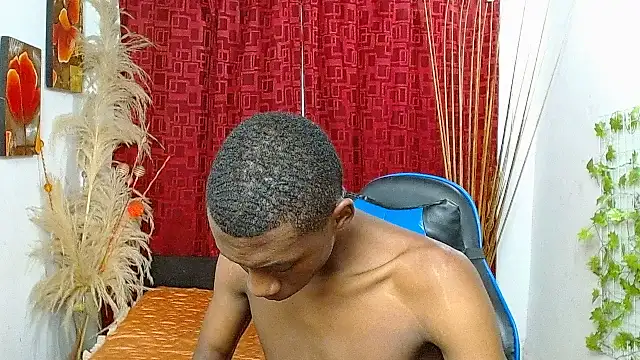 milo018 online show from March 26, 2026, 8:47 pm