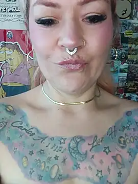 Snapshot of lady_polka chatting on March 1, 2026, 5:48 pm lady polka online show from March 1, 2026, 5:48 pm