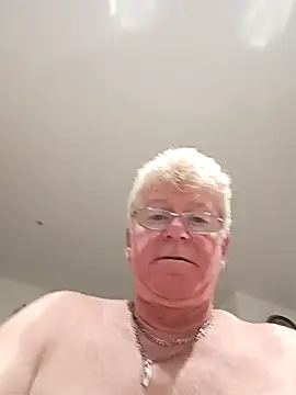 olivbisoumis online show from March 31, 2026, 4:46 am