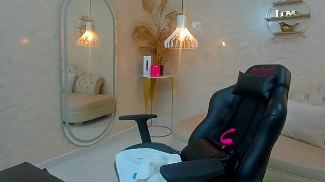 CAAMII SWEETT online show from May 28, 2026, 8:17 pm