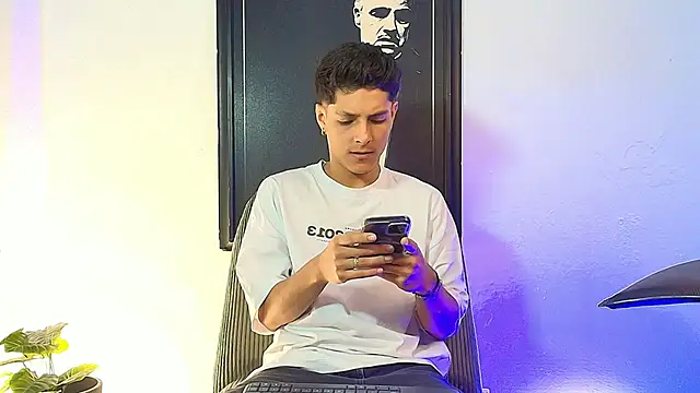 Snapshot of Eliassalvatore_ chatting on July 1, 2026, 3:34 pm Eliassalvatore online show from July 1, 2026, 3:34 pm