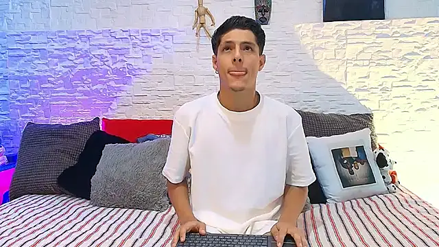 Snapshot of Eliassalvatore_ chatting on July 13, 2026, 5:16 pm Eliassalvatore online show from July 13, 2026, 5:16 pm