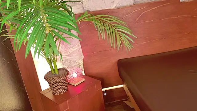 Rolyloren  online show from February 24, 2026, 4:16 pm