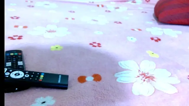 valkahot20 online show from March 22, 2026, 5:33 am