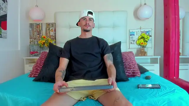 SharonTygaX online show from April 8, 2026, 11:16 pm