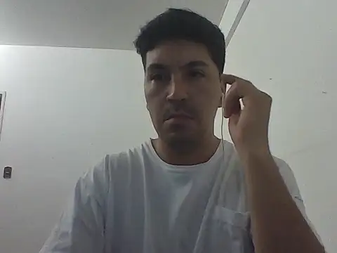 Snapshot of LeCorbu10 chatting on April 19, 2026, 2:00 am LeCorbu10 online show from April 19, 2026, 2:00 am