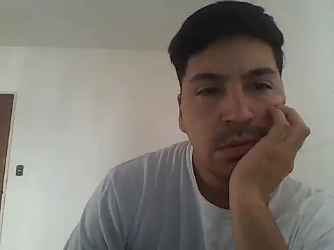 Snapshot of LeCorbu10 chatting on April 19, 2026, 5:23 pm LeCorbu10 online show from April 19, 2026, 5:23 pm