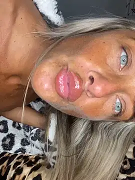 ScarlettGold  online show from March 24, 2026, 5:40 pm