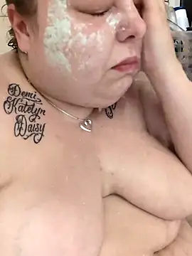 Snapshot of HottieHunter_ chatting on February 25, 2026, 9:13 pm HottieHunter online show from February 25, 2026, 9:13 pm