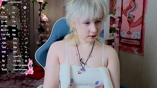 Snapshot of May_leaf chatting on March 1, 2026, 5:42 am May leaf online show from March 1, 2026, 5:42 am