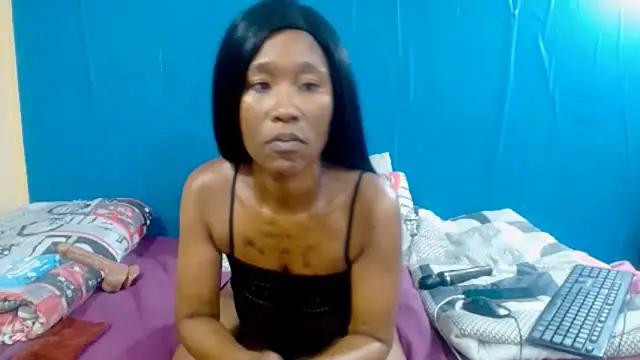 QueenYc online show from April 5, 2026, 7:44 pm