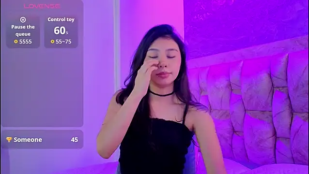 chloe bluee  online show from July 7, 2026, 11:14 am