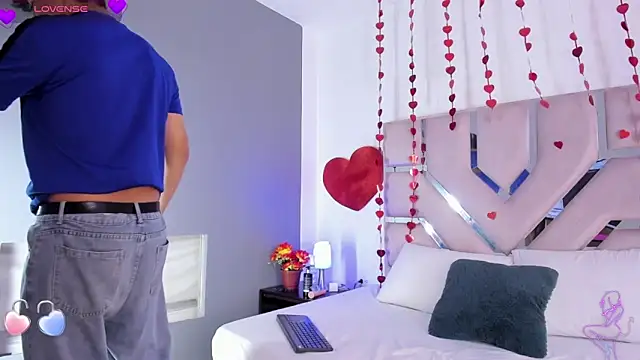 Snapshot of Angel_Lux chatting on February 27, 2026, 8:09 pm Angel Lux online show from February 27, 2026, 8:09 pm