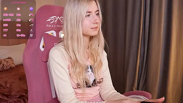 Snapshot of Aiko_Takana chatting on February 19, 2026, 4:58 pm Aiko Takana online show from February 19, 2026, 4:58 pm