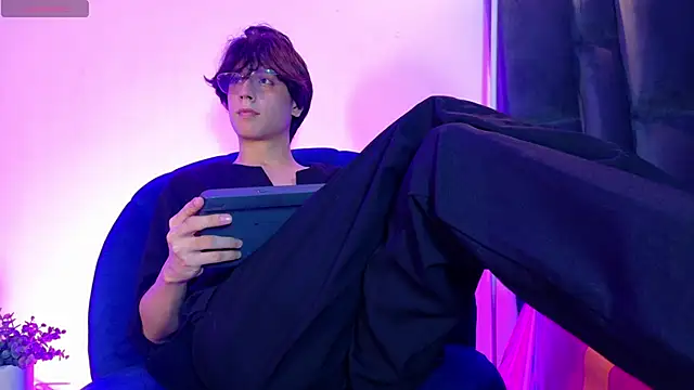 lui x dust online show from April 17, 2026, 3:53 am