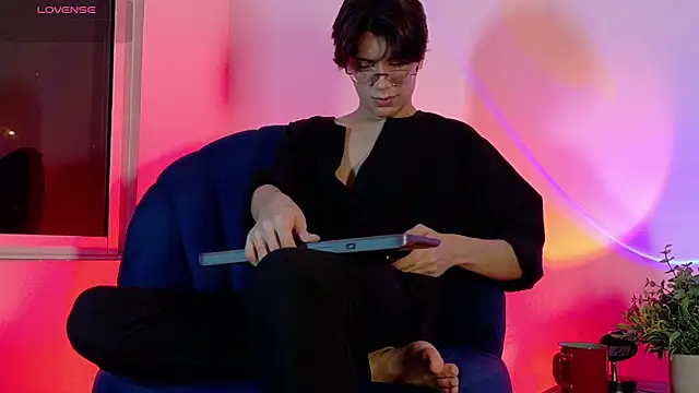 lui x dust online show from June 2, 2026, 3:19 am