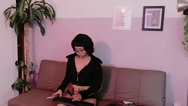 Bel Vamp online show from April 15, 2026, 4:52 am