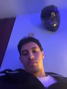 TOMAS CONOR online show from April 11, 2026, 12:04 am