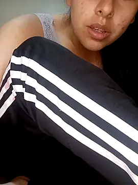 Rosyshadow online show from April 15, 2026, 5:36 am