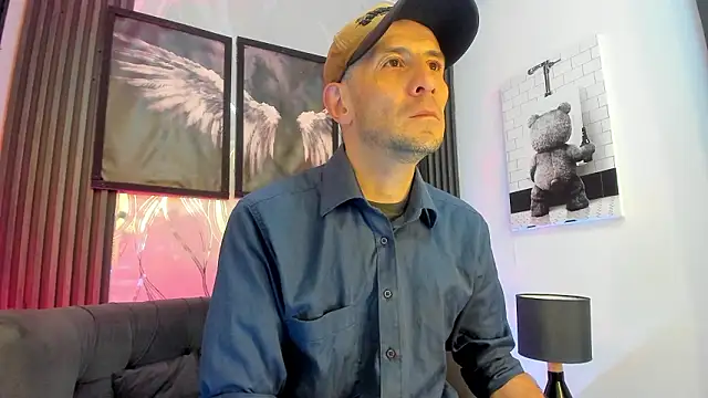 Snapshot of Milanwhite_ chatting on February 24, 2026, 11:30 am Milanwhite online show from February 24, 2026, 11:30 am