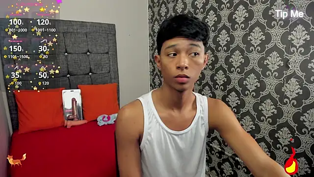 Little Twink19x online show from June 26, 2026, 7:40 pm