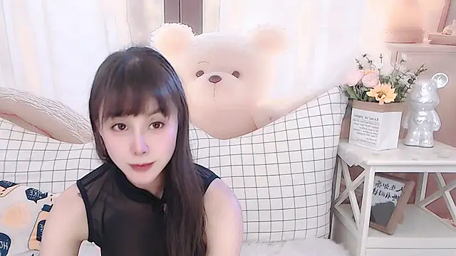 Snapshot of Luckmia333 chatting on February 27, 2026, 5:07 am Luckmia333 online show from February 27, 2026, 5:07 am