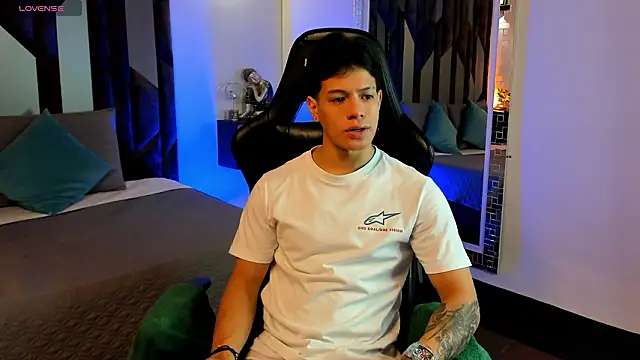 Snapshot of TonyPetrovjs chatting on March 25, 2026, 4:18 am TonyPetrovjs online show from March 25, 2026, 4:18 am