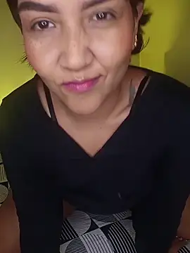 Snapshot of EmiliaVincenzo chatting on February 24, 2026, 1:20 pm EmiliaVincenzo online show from February 24, 2026, 1:20 pm