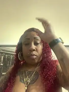 VersaceMonroe online show from February 21, 2026, 8:15 am