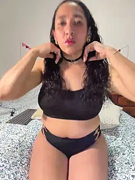 CrystalIvy online show from April 4, 2026, 1:37 am