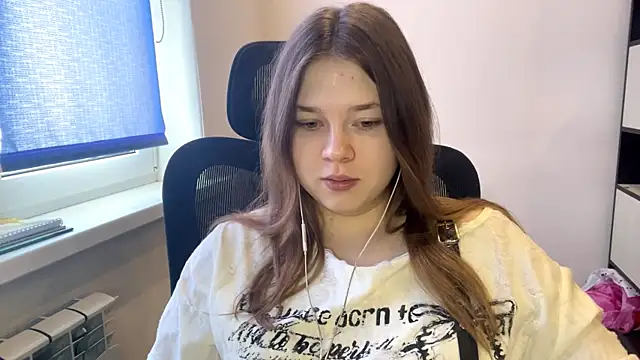 TomikoPfau online show from March 20, 2026, 8:19 am