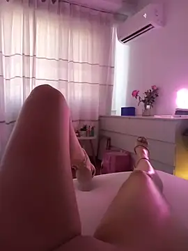 Snapshot of LauraDelightX chatting on June 26, 2026, 6:40 am LauraDelightX online show from June 26, 2026, 6:40 am