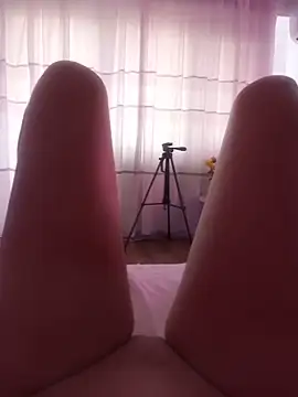 Snapshot of LauraDelightX chatting on July 1, 2026, 7:32 am LauraDelightX online show from July 1, 2026, 7:32 am