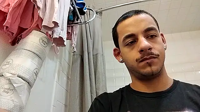 momo0208 online show from February 20, 2026, 8:31 pm