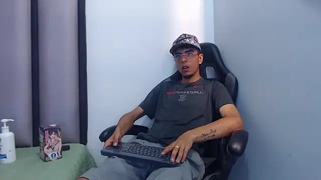 Snapshot of Endrick-23 chatting on March 1, 2026, 3:52 am Endrick-23 online show from March 1, 2026, 3:52 am