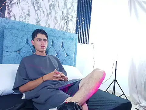 Snapshot of Damnian_xx chatting on March 3, 2026, 8:48 pm Damnian xx online show from March 3, 2026, 8:48 pm