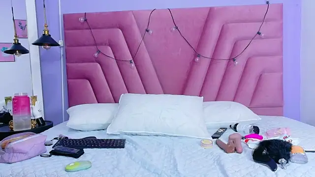 curvybuffgirllll online show from April 13, 2026, 7:41 pm