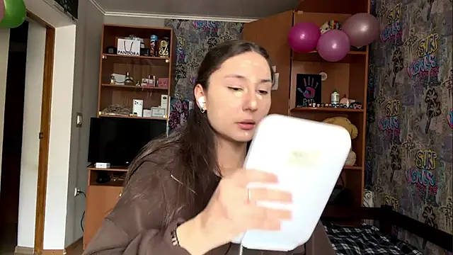 Snapshot of poly_princess chatting on February 26, 2026, 10:14 am poly princess online show from February 26, 2026, 10:14 am