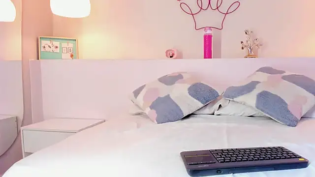 mia mendoza  online show from February 28, 2026, 12:50 pm