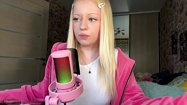 Snapshot of JeneeBIanks chatting on February 24, 2026, 11:41 am JeneeBIanks online show from February 24, 2026, 11:41 am