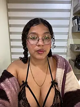 Snapshot of KendyLove_ chatting on May 9, 2026, 4:28 am KendyLove online show from May 9, 2026, 4:28 am