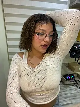 Snapshot of KendyLove_ chatting on May 11, 2026, 12:05 am KendyLove online show from May 11, 2026, 12:05 am