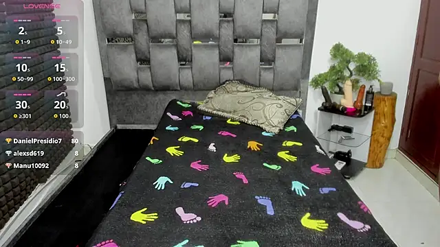 valeriavelasquez online show from March 8, 2026, 2:04 am