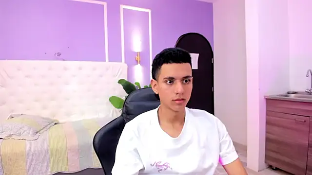 dominicjonnes online show from April 20, 2026, 2:31 pm