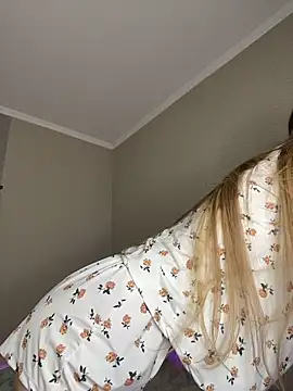 EvelynRavenwood online show from February 25, 2026, 3:32 pm