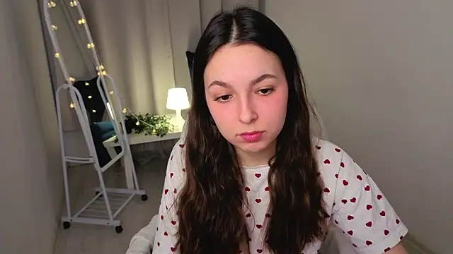 Snapshot of BellaThery chatting on February 22, 2026, 5:40 am BellaThery online show from February 22, 2026, 5:40 am